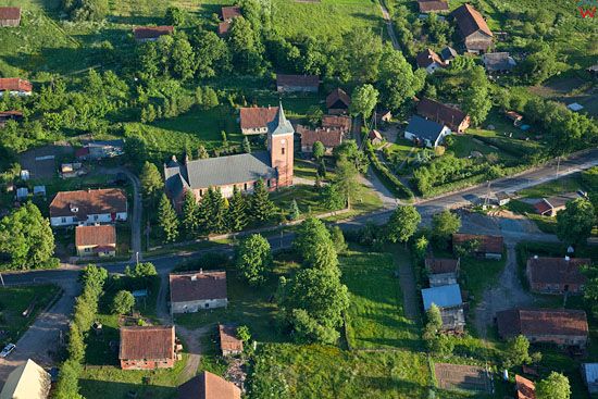 EU. PL, warm - maz. Lotnicze. Kosciol w Lechowie.